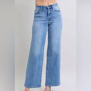 High Waist Vintage Retro Wide Leg Judy Blue Jeans
Size 20